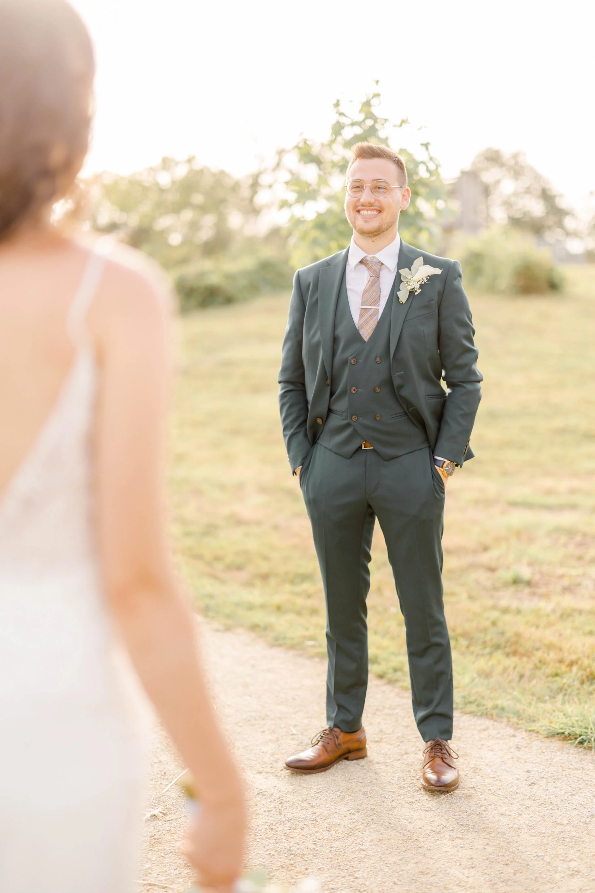 collier bonheur costume gris nature